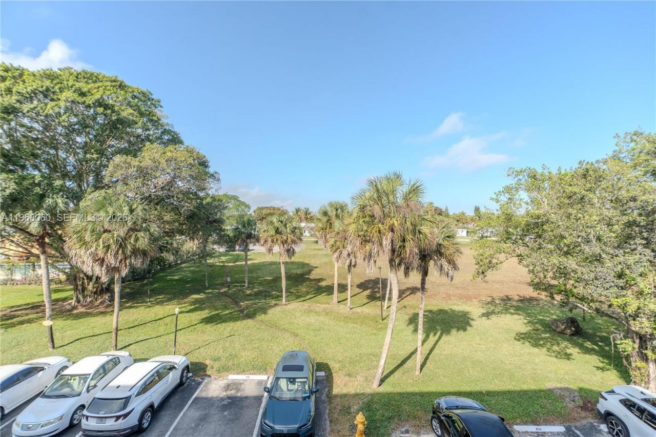 430 Commodore Dr, Unit 314, Plantation, FL 33325 Photo