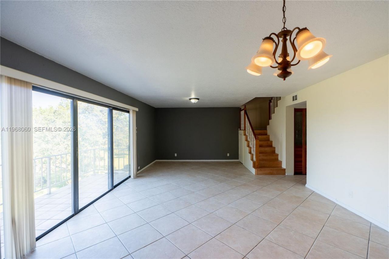 430 Commodore Dr, Unit 314, Plantation, FL 33325 Photo
