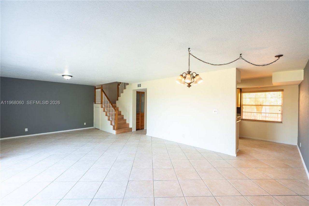 430 Commodore Dr, Unit 314, Plantation, FL 33325 Photo