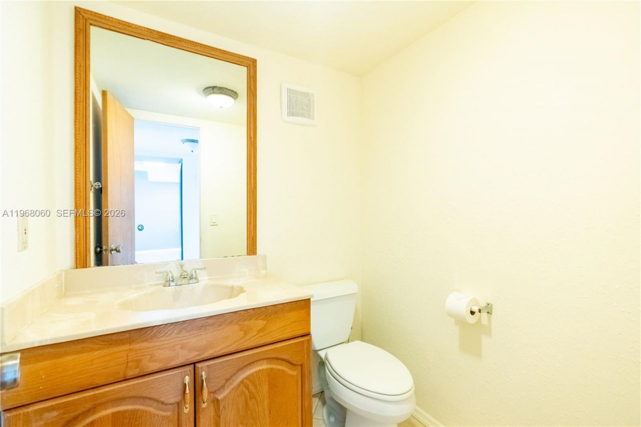 430 Commodore Dr, Unit 314, Plantation, FL 33325 Photo