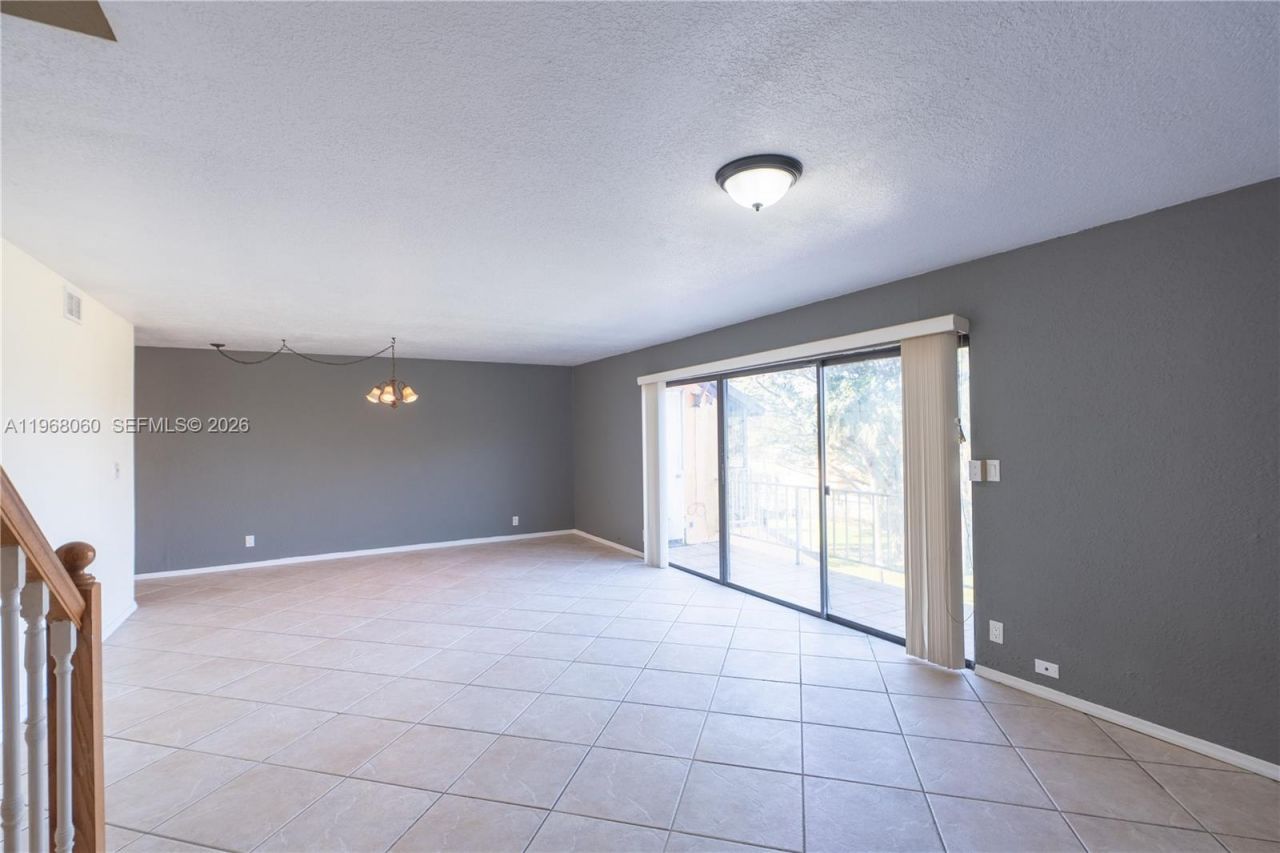 430 Commodore Dr, Unit 314, Plantation, FL 33325 Photo