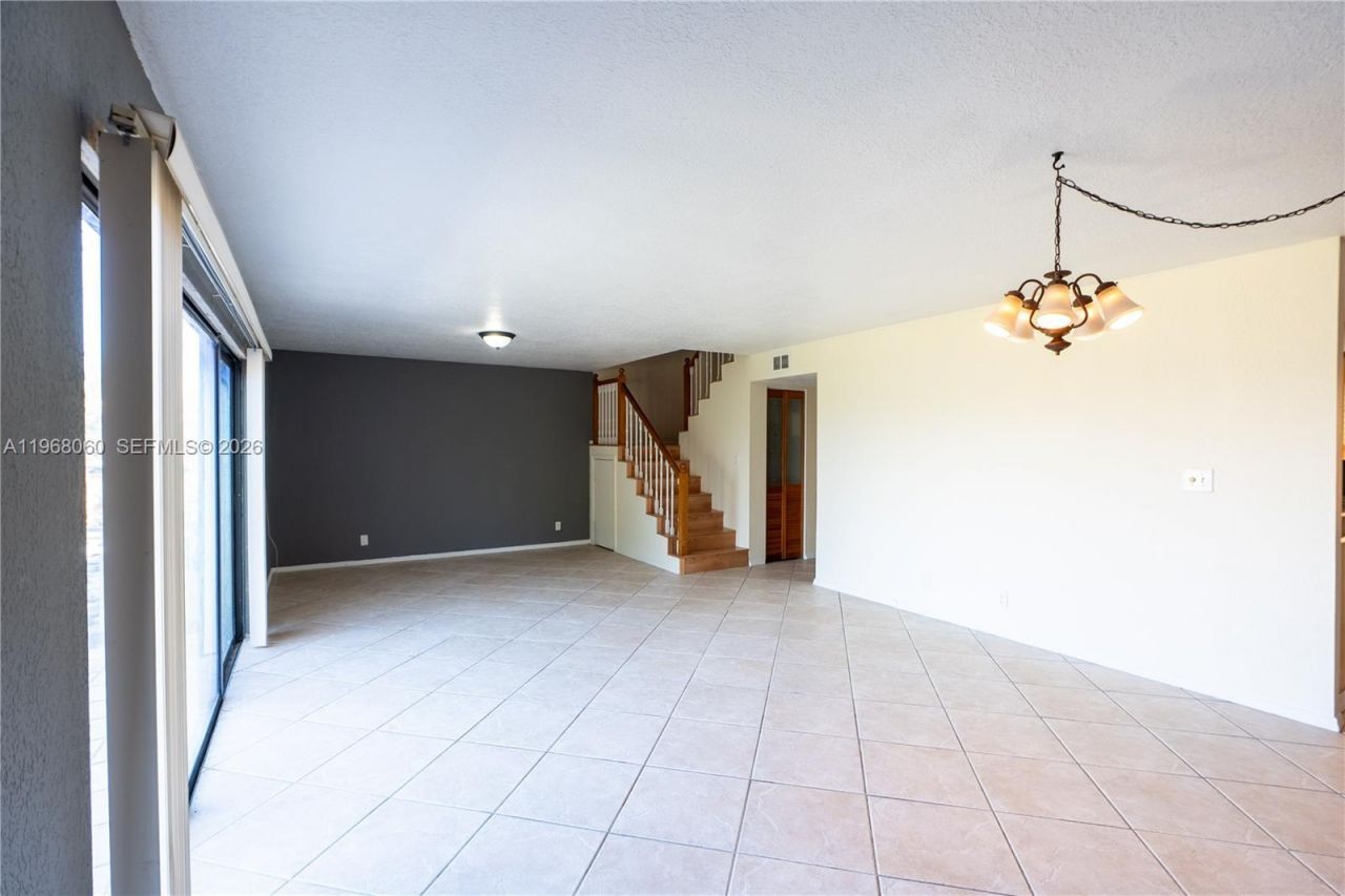 430 Commodore Dr, Unit 314, Plantation, FL 33325 Photo