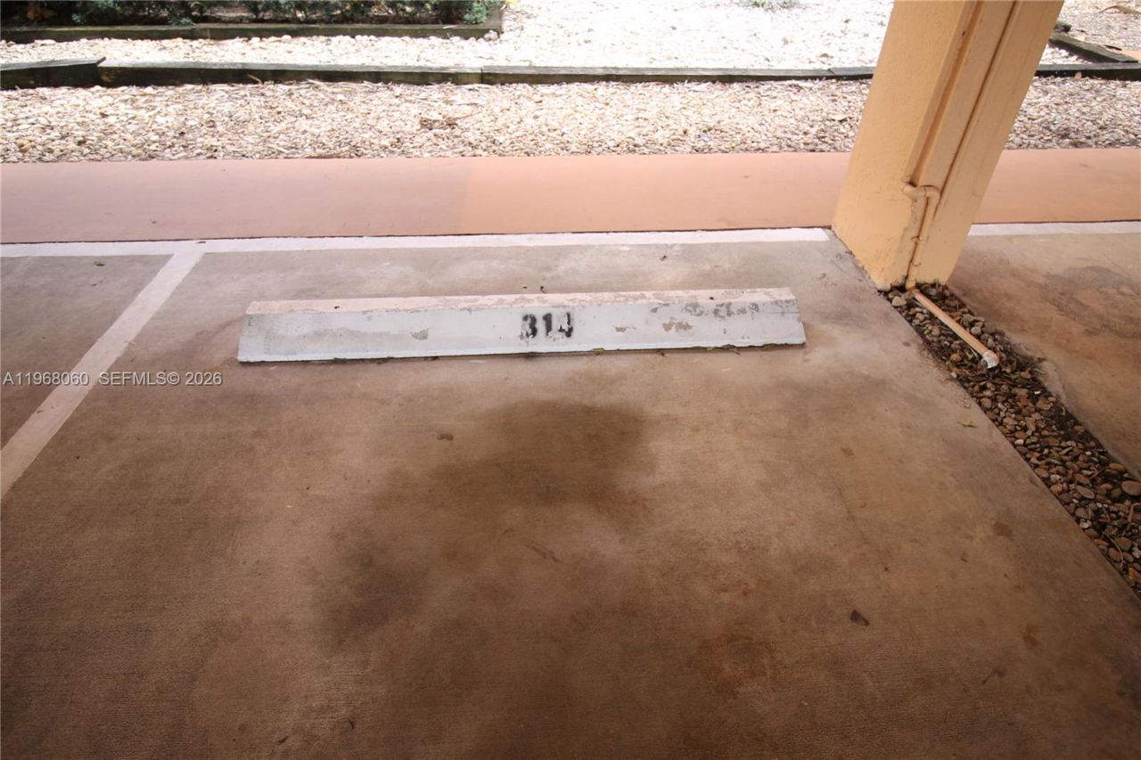 430 Commodore Dr, Unit 314, Plantation, FL 33325 Photo