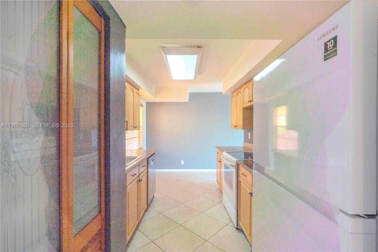 430 Commodore Dr, Unit 314, Plantation, FL 33325 Photo