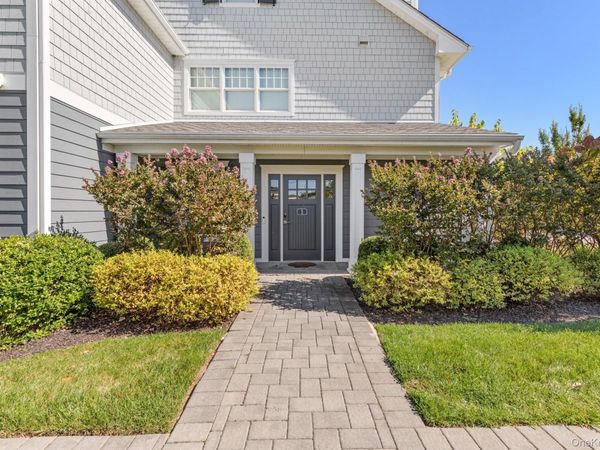 1 Village Green Drive , Unit 1, Southampton, NY 11968