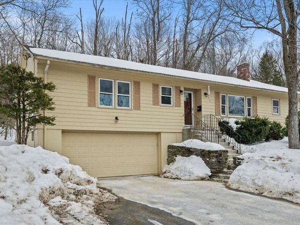 28 Lynnwood Ln, Worcester, MA 01609