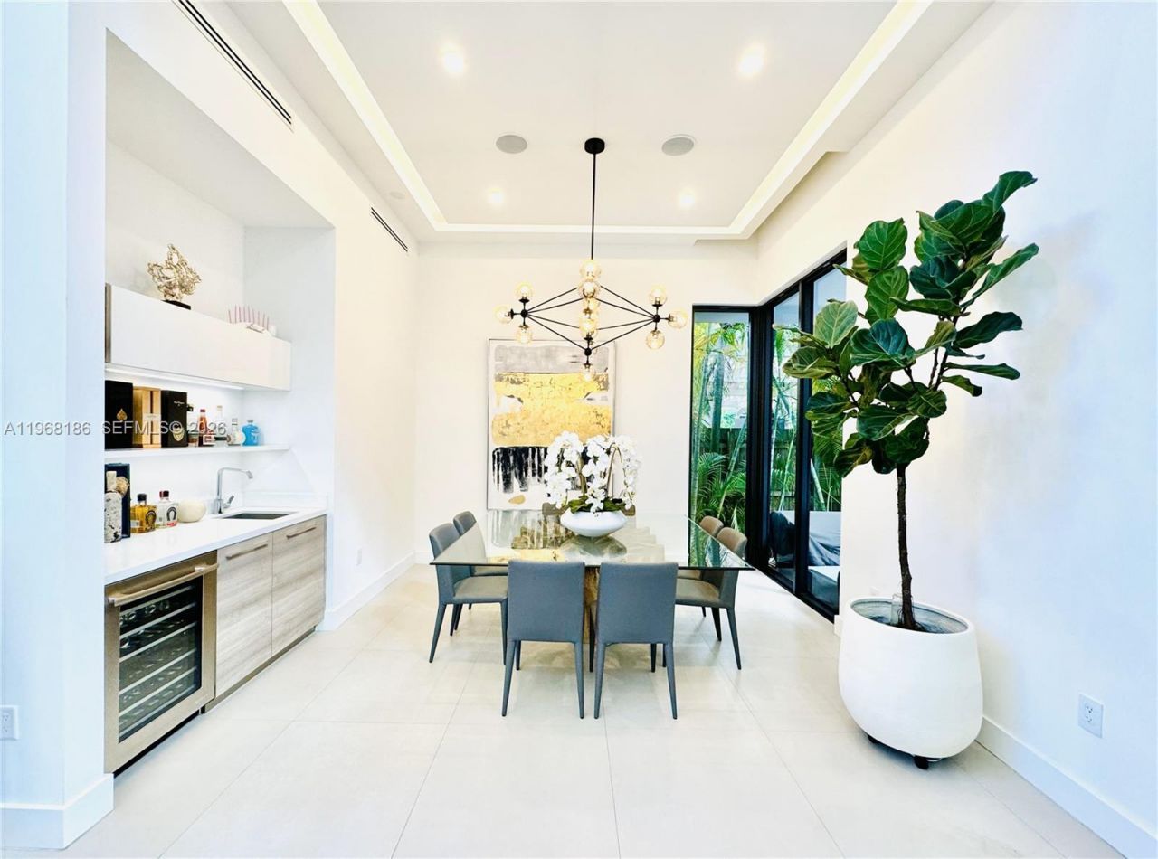 2550 Overbrook St, Miami, FL 33133 Photo