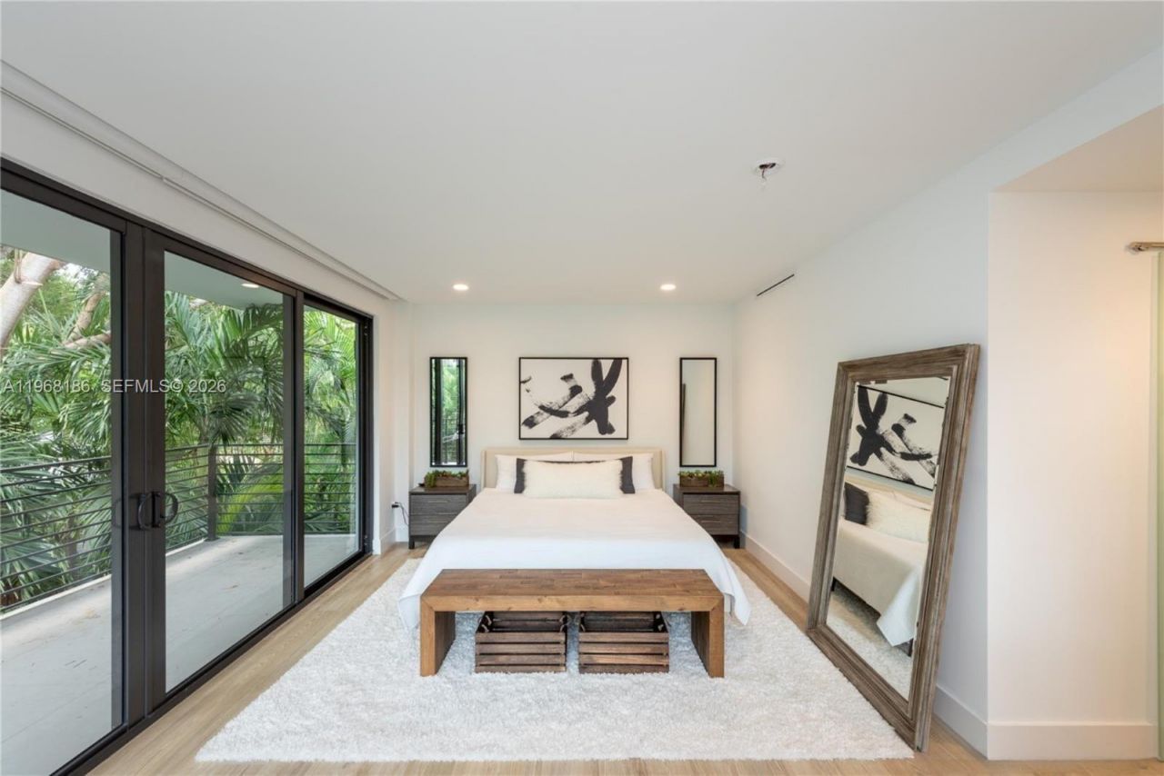 2550 Overbrook St, Miami, FL 33133 Photo