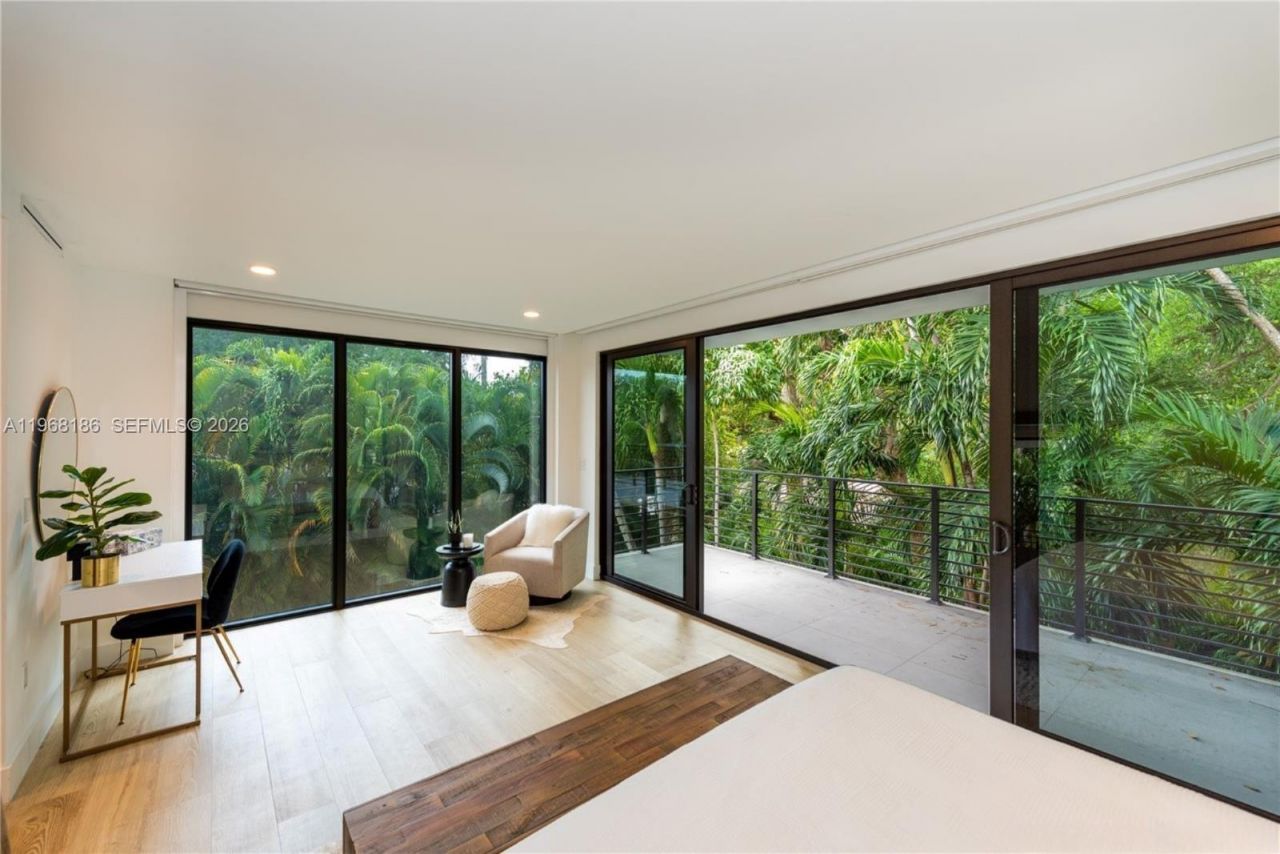 2550 Overbrook St, Miami, FL 33133 Photo