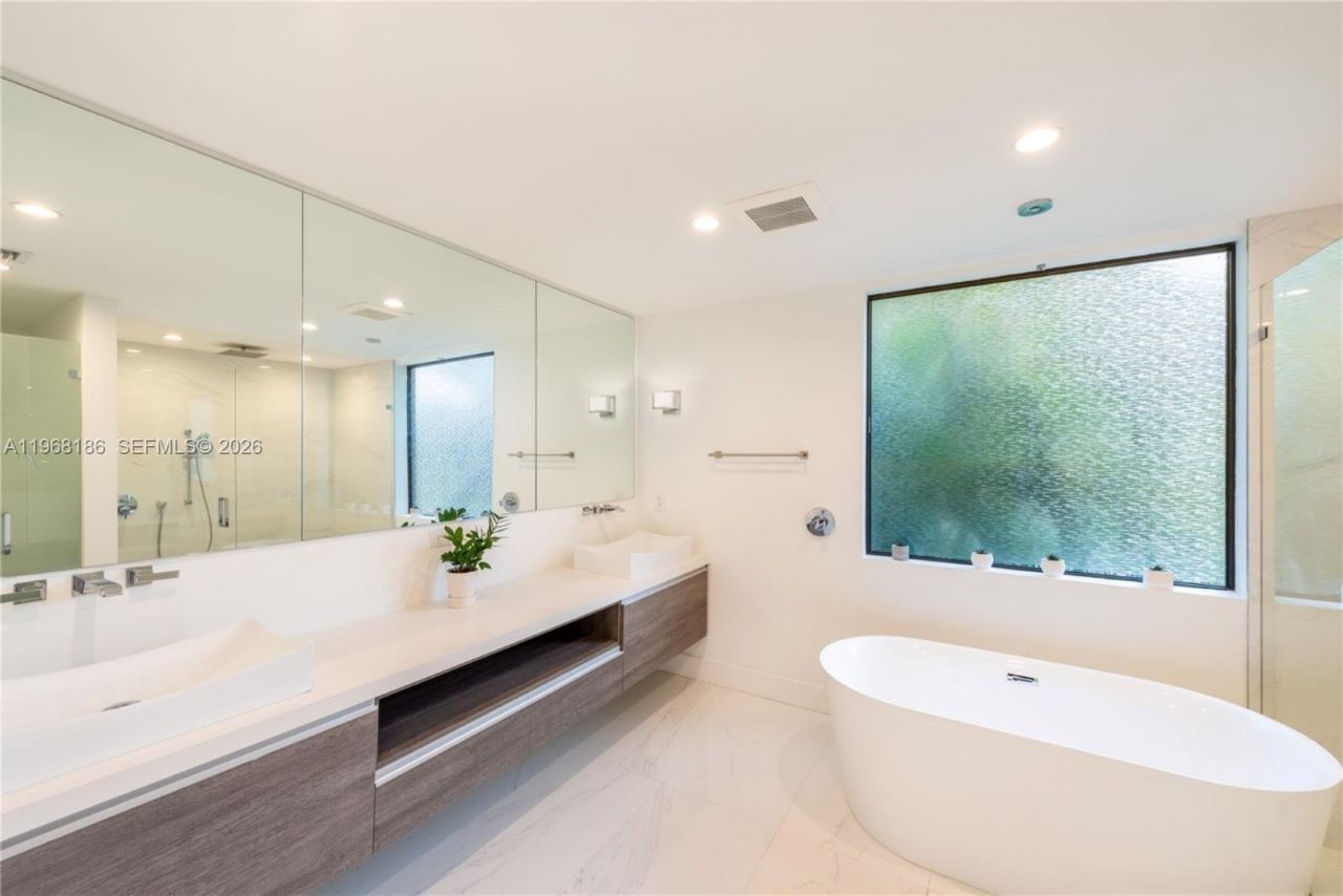 2550 Overbrook St, Miami, FL 33133 Photo