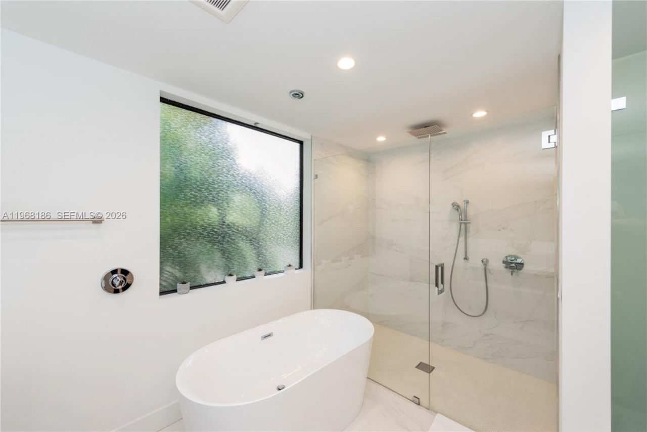 2550 Overbrook St, Miami, FL 33133 Photo