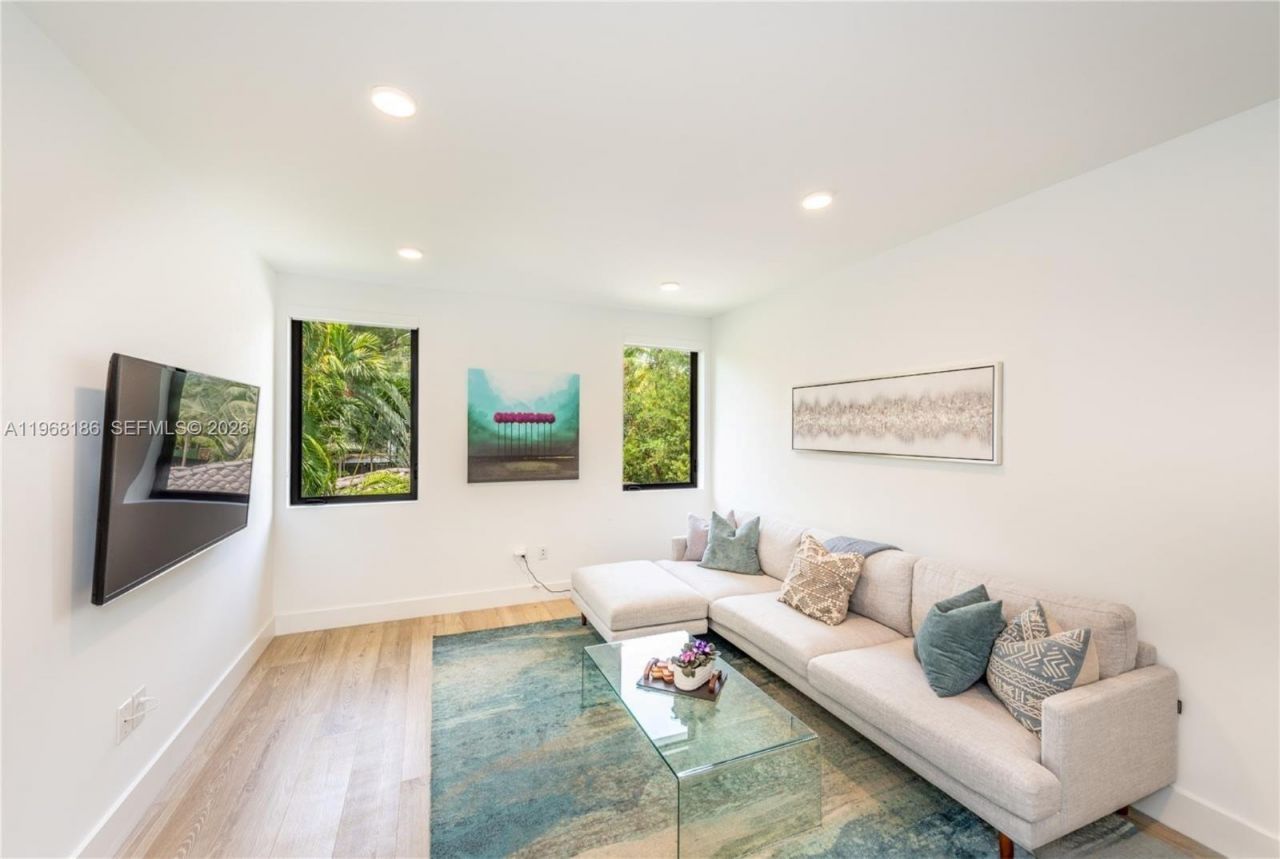 2550 Overbrook St, Miami, FL 33133 Photo