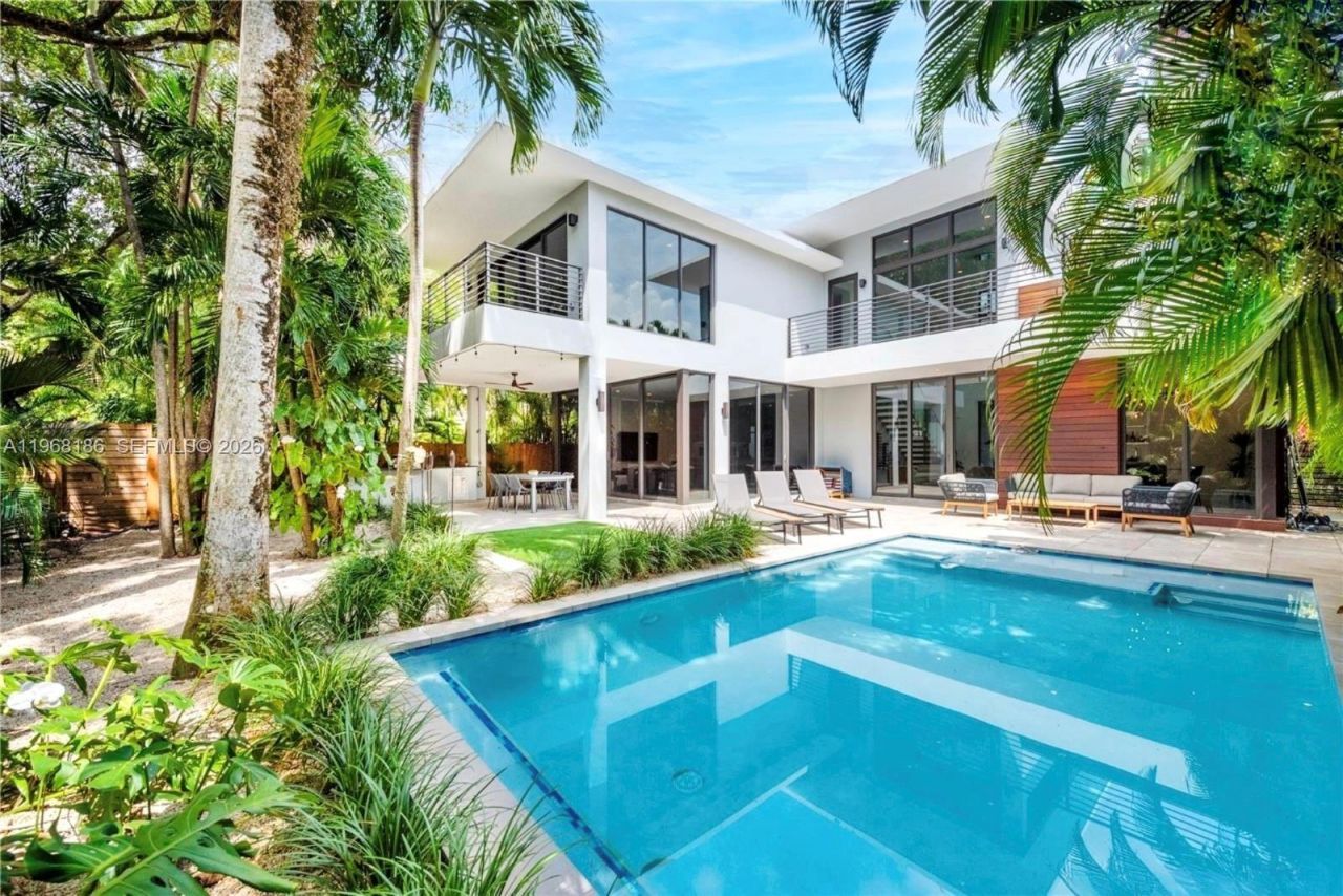 2550 Overbrook St, Miami, FL 33133 Photo