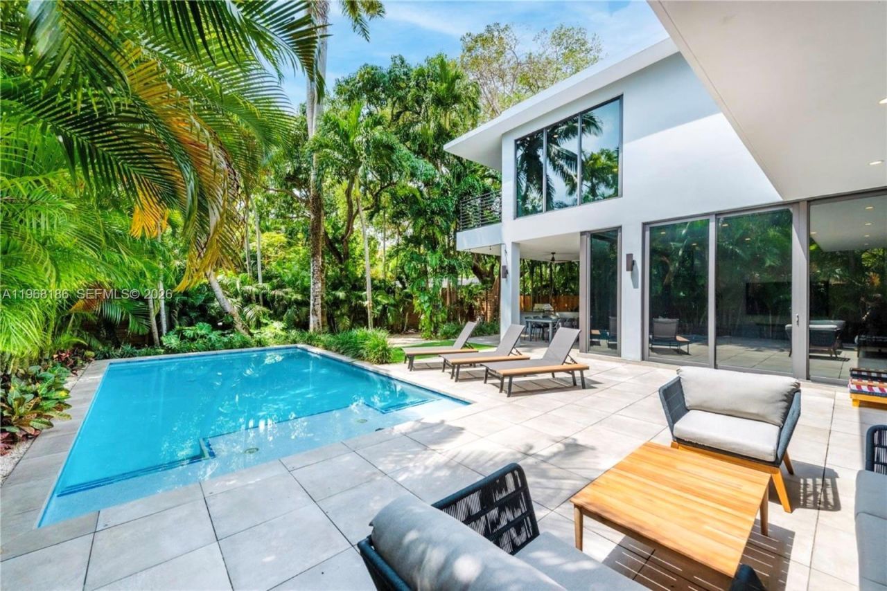 2550 Overbrook St, Miami, FL 33133 Photo