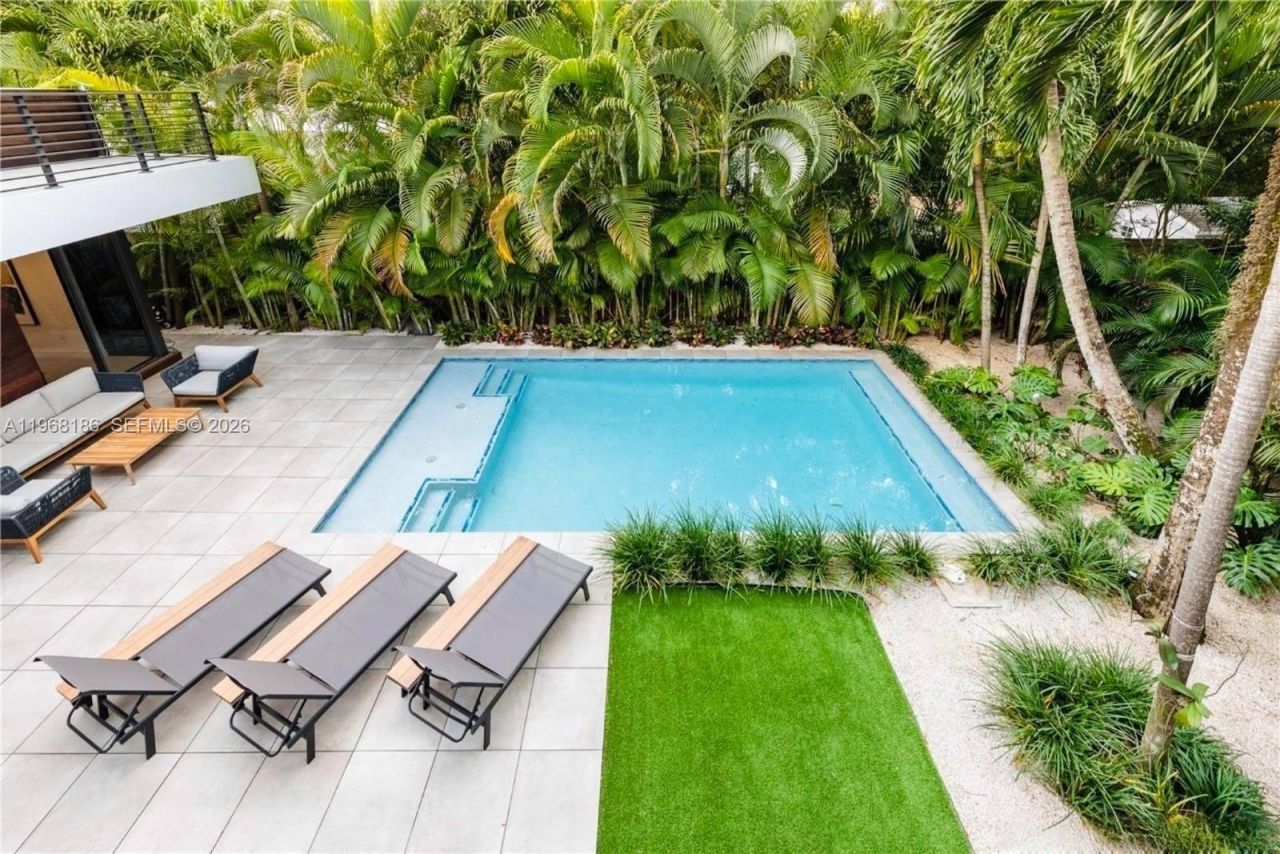 2550 Overbrook St, Miami, FL 33133 Photo