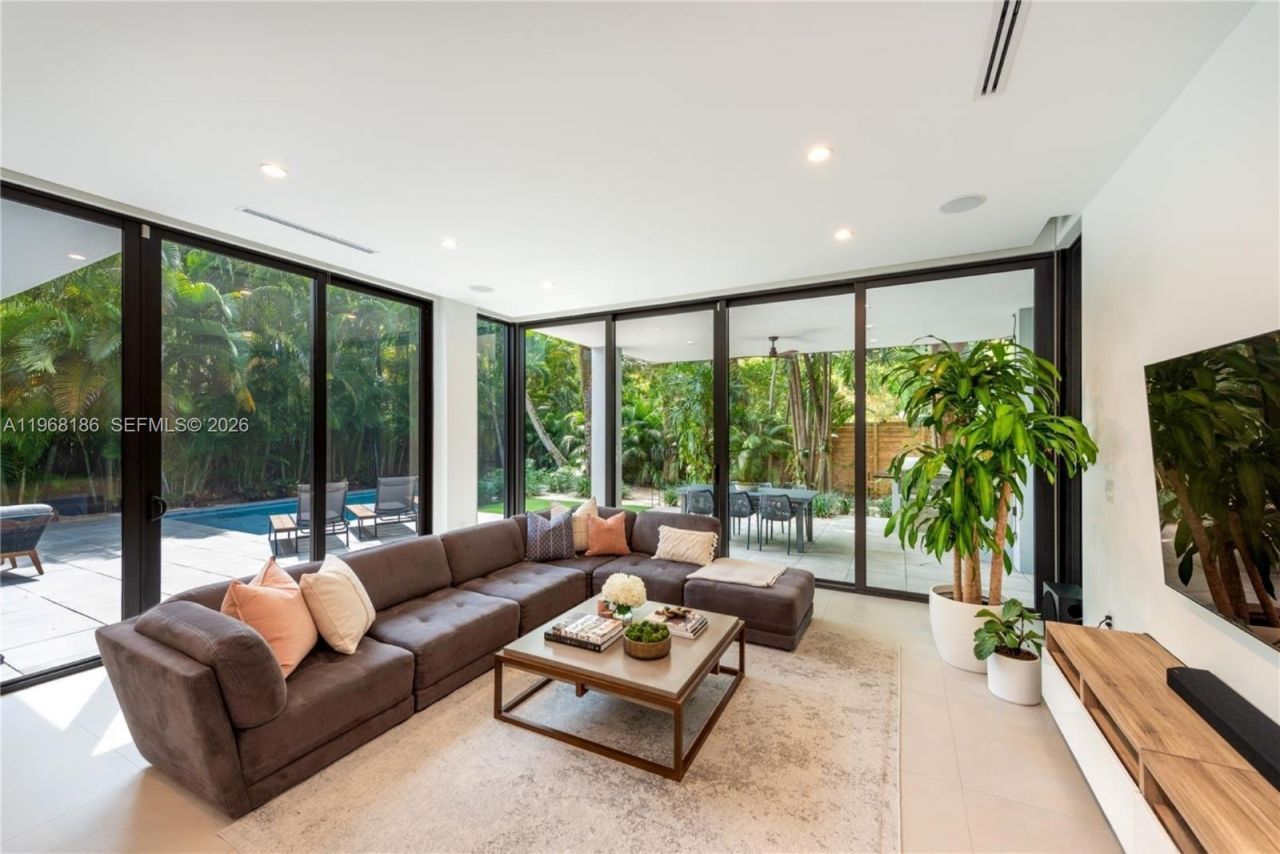 2550 Overbrook St, Miami, FL 33133 Photo