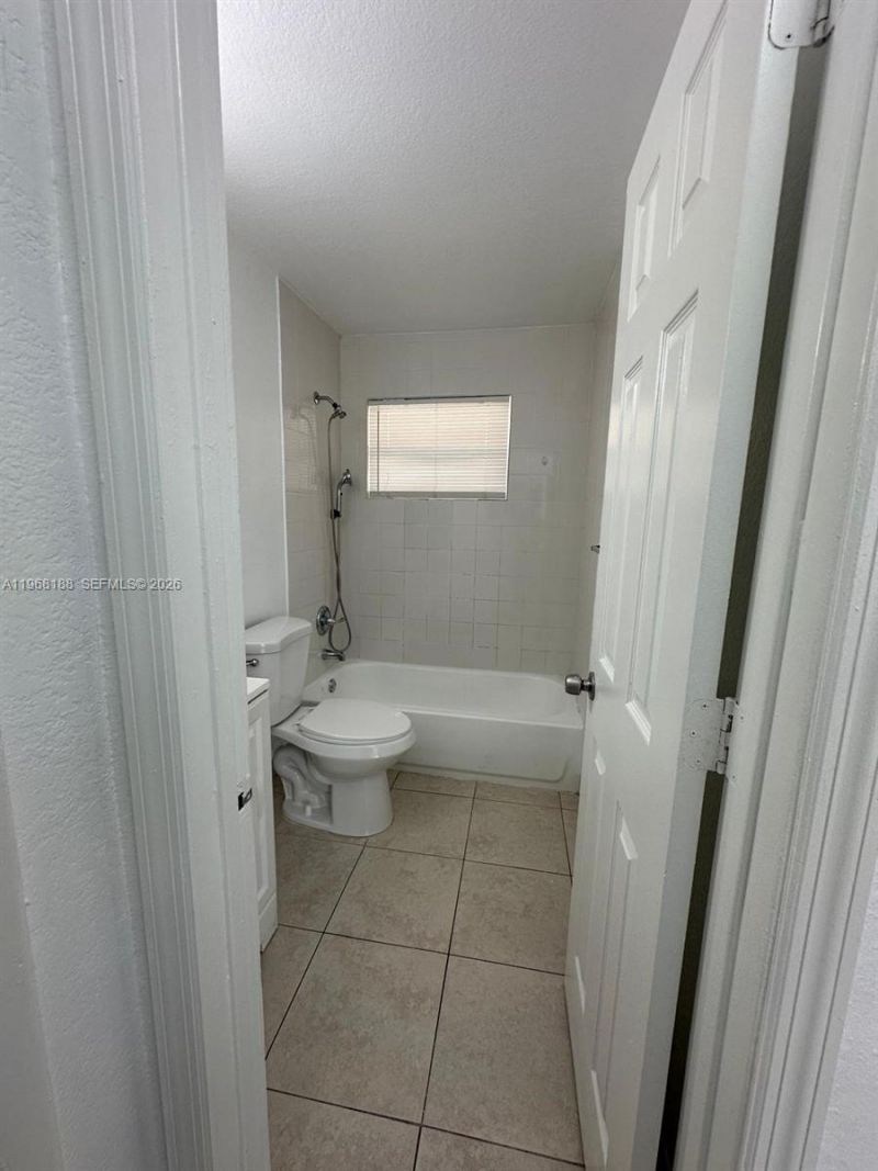 16120 NE 19th Pl , Unit 3, North Miami Beach, FL 33162 Photo