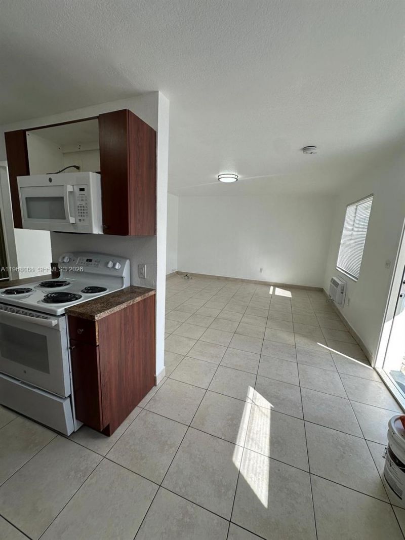 16120 NE 19th Pl , Unit 3, North Miami Beach, FL 33162 Photo