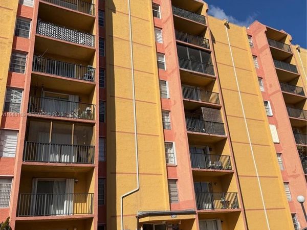 4801 NW 7th St , Unit 607-16, Miami, FL 33126
