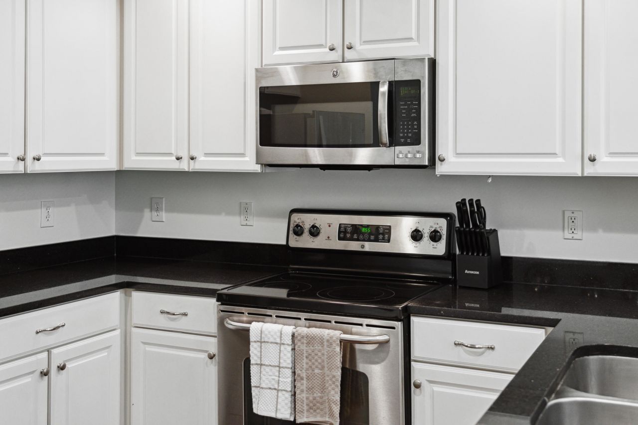 728 S Shelmore Boulevard Photo 10