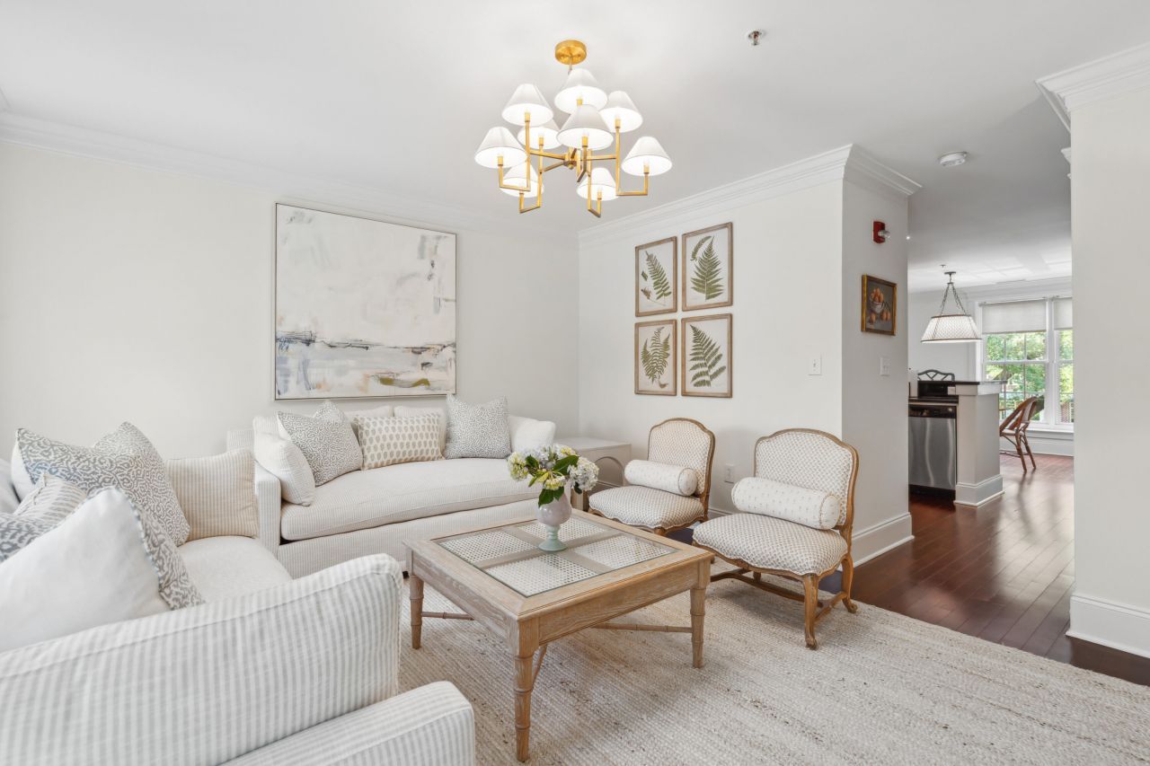 728 S Shelmore Boulevard Photo 16