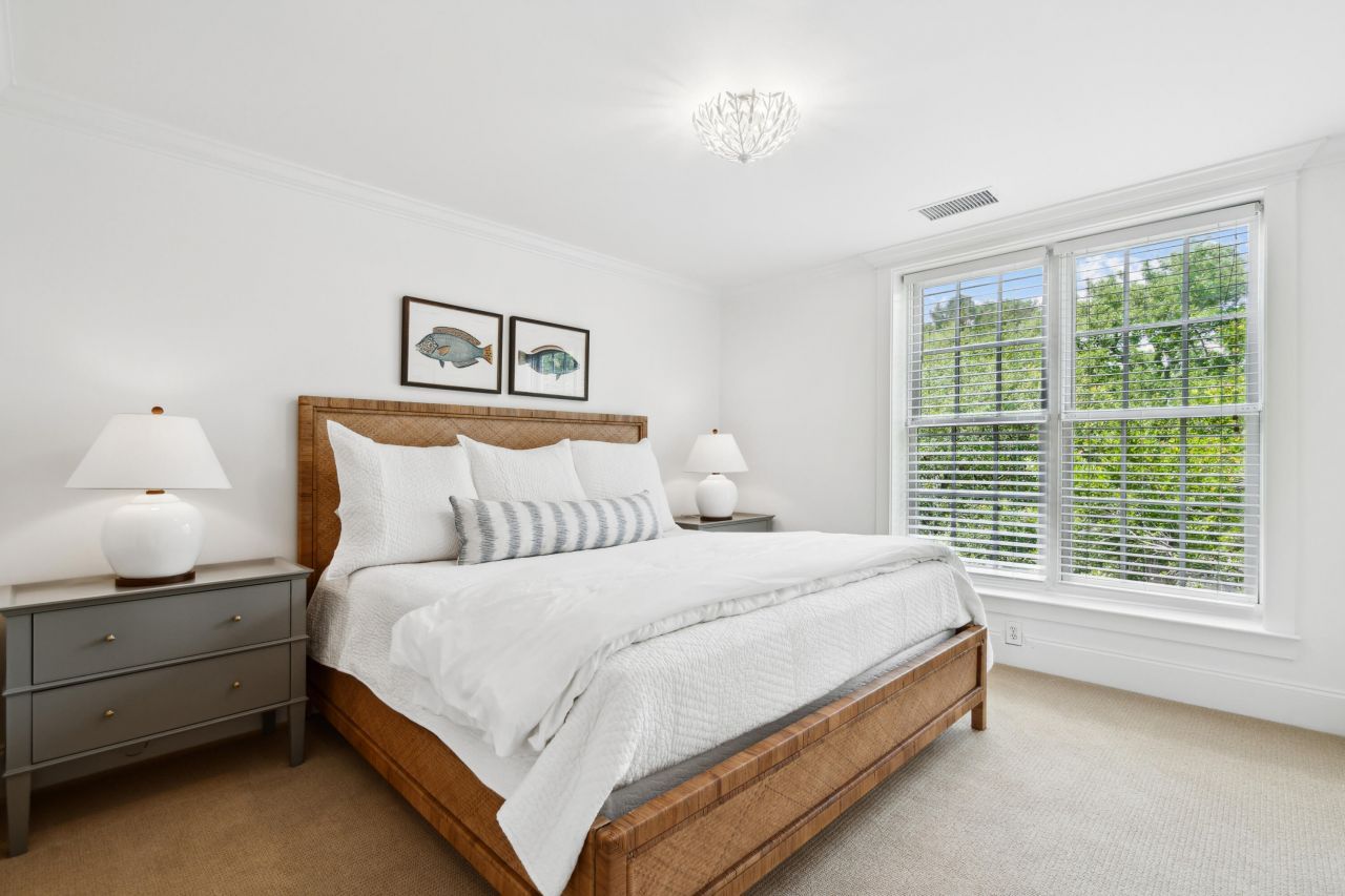 728 S Shelmore Boulevard Photo 17