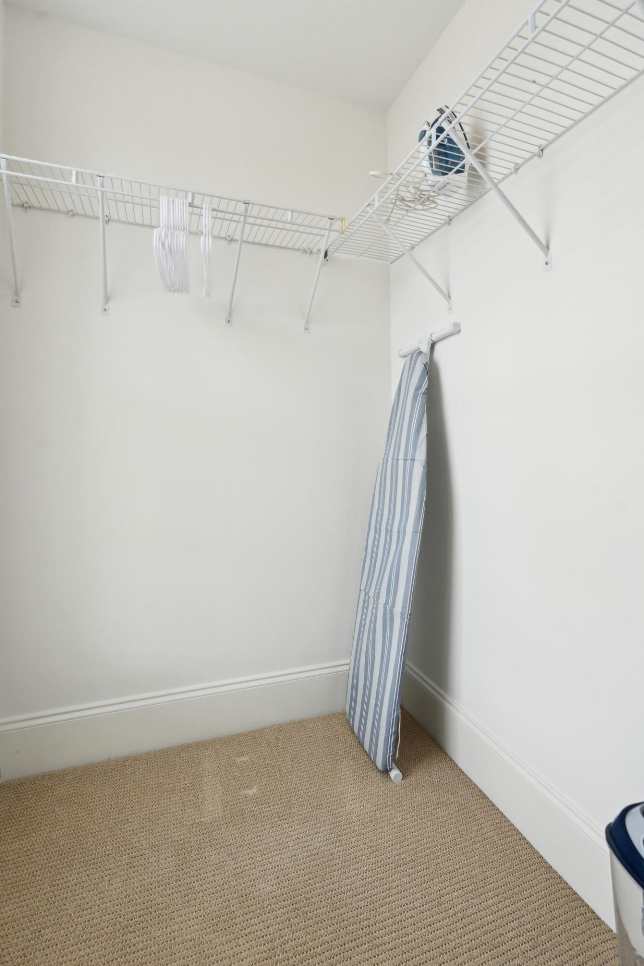 728 S Shelmore Boulevard Photo 23