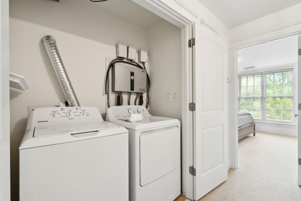 728 S Shelmore Boulevard Photo 25