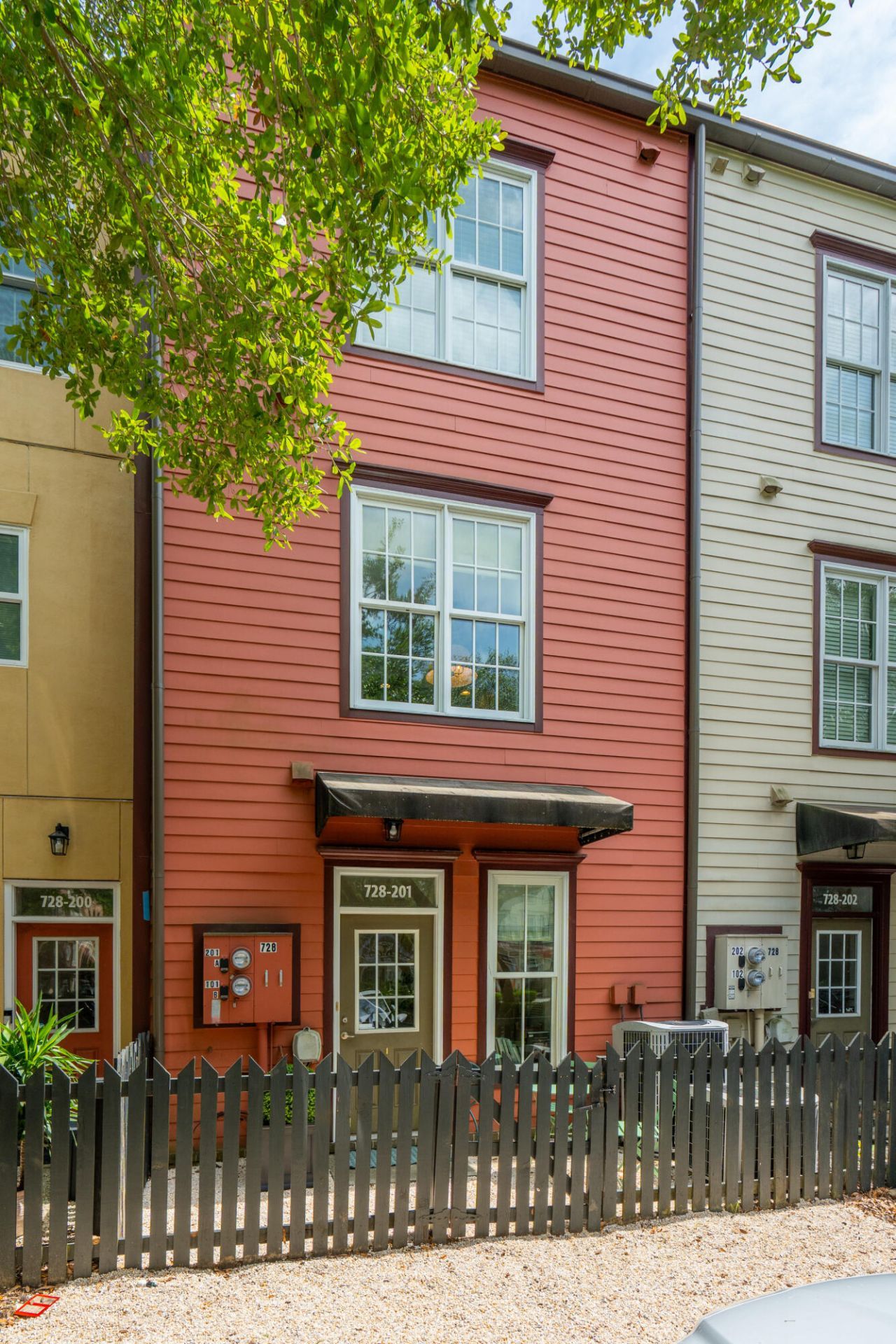 728 S Shelmore Boulevard Photo 4