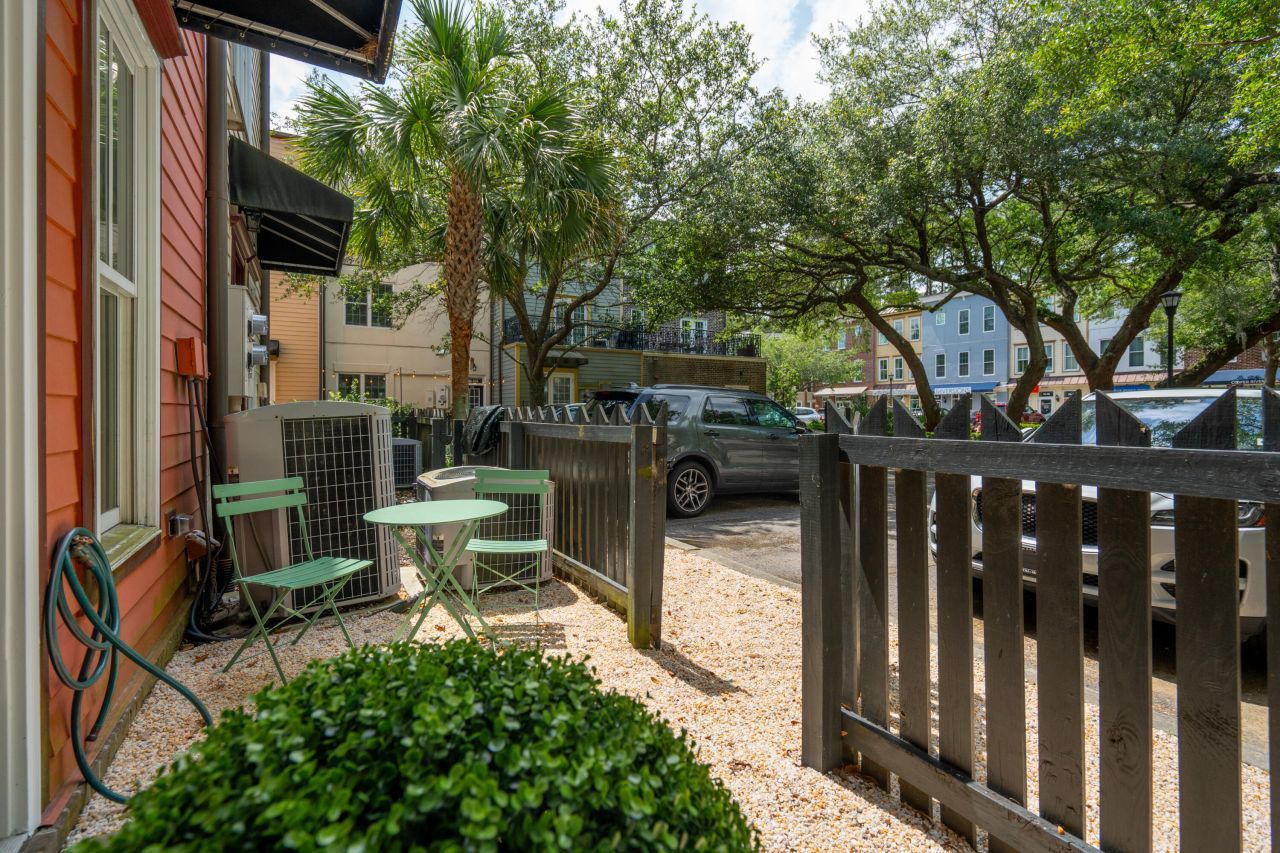 728 S Shelmore Boulevard Photo 6