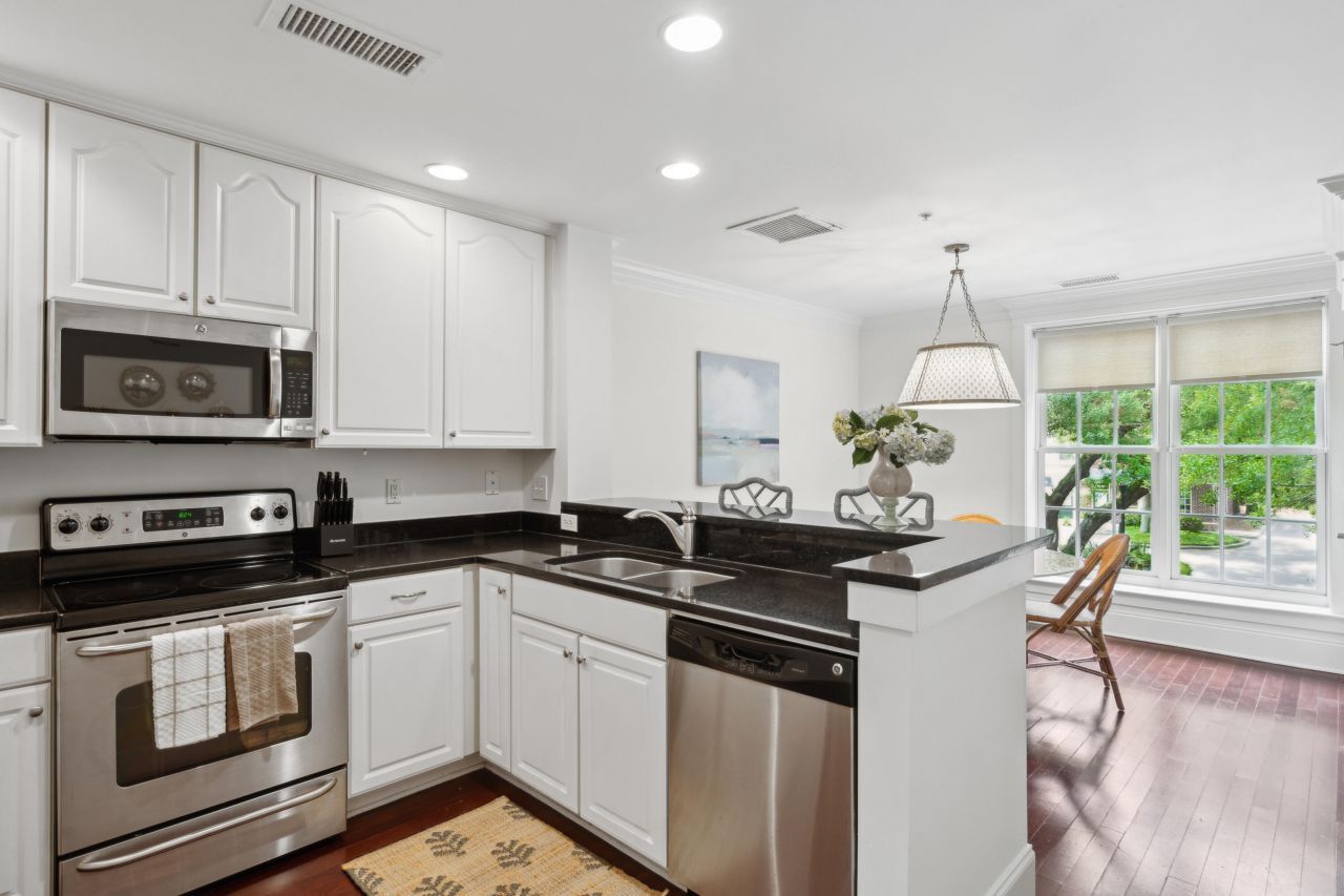 728 S Shelmore Boulevard Photo 9