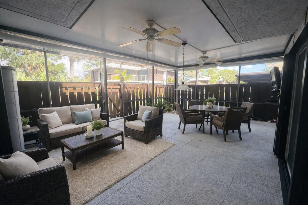 604 SE Castle Court, Unit D, Port Saint Lucie, FL 34952 Photo