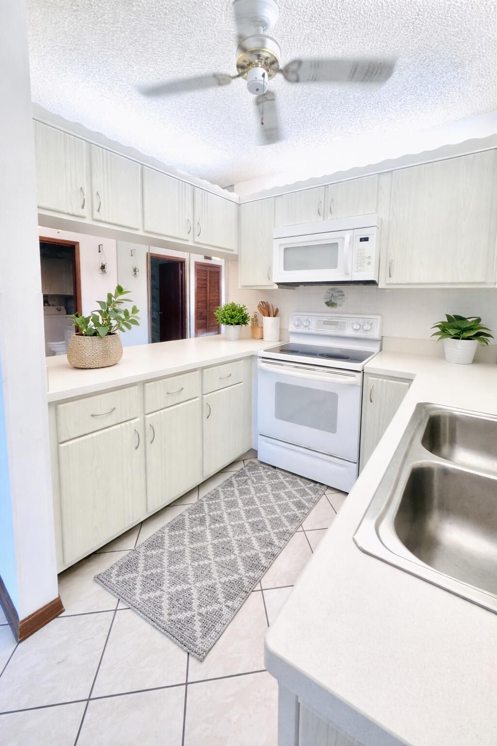 604 SE Castle Court, Unit D, Port Saint Lucie, FL 34952 Photo