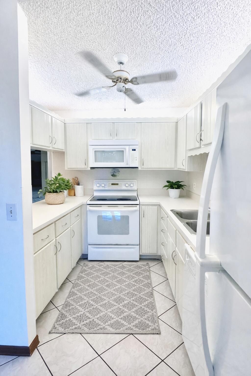 604 SE Castle Court, Unit D, Port Saint Lucie, FL 34952 Photo