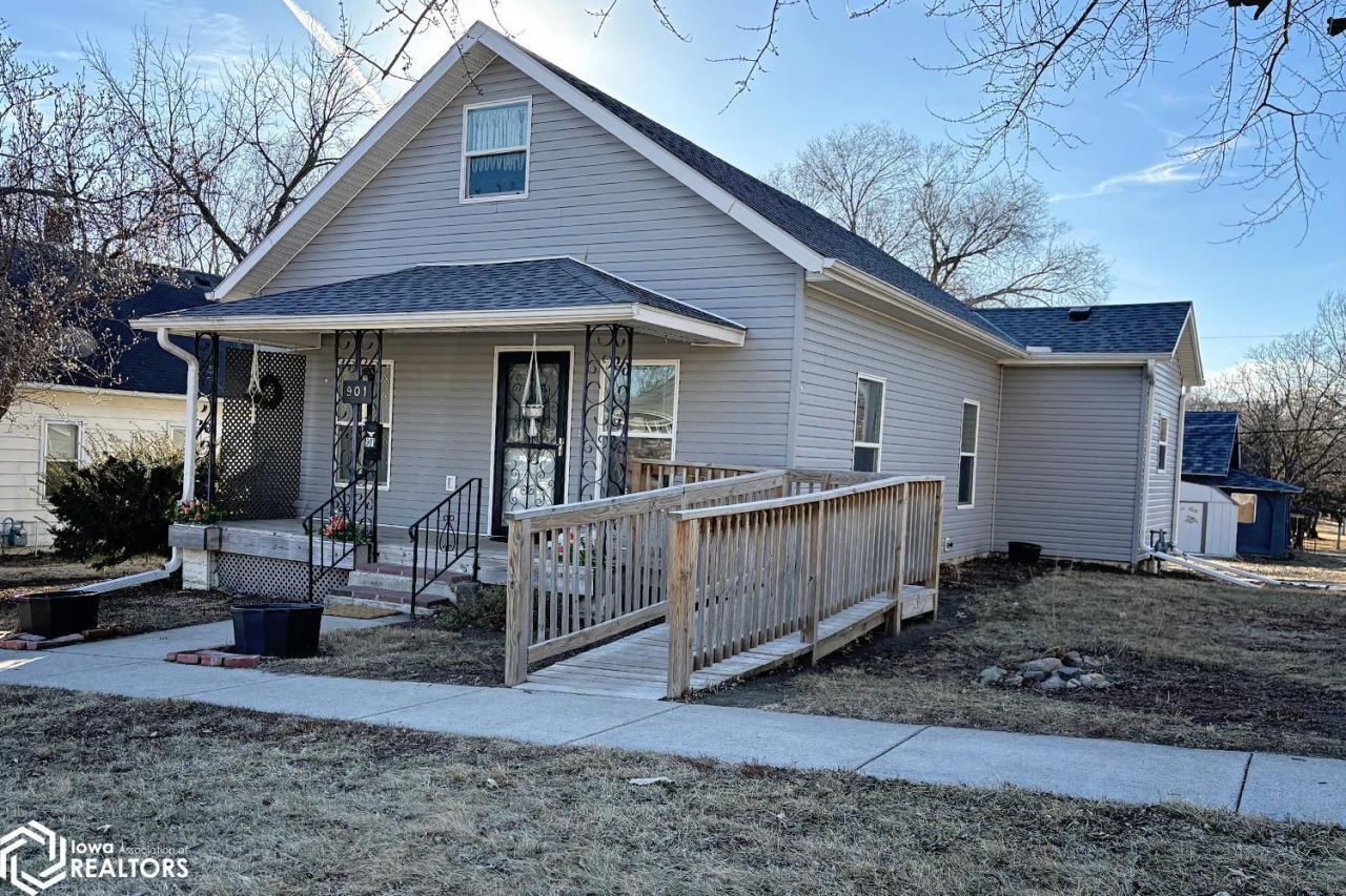 901 Maple Street, Atlantic, IA 50022 Main Photo