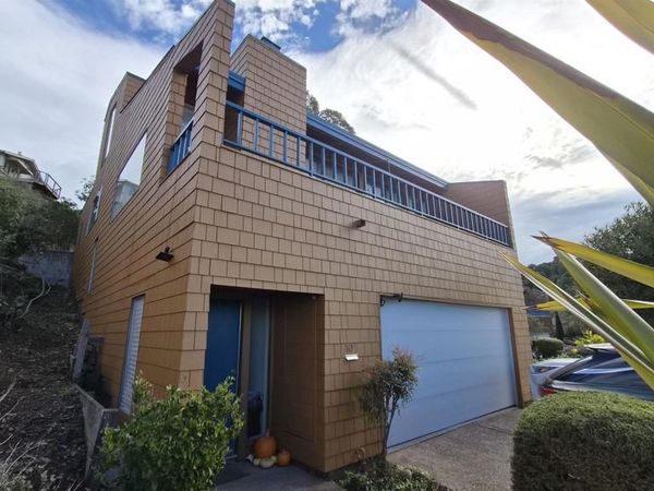 10 10 Sereno Cir, Oakland, CA 94619