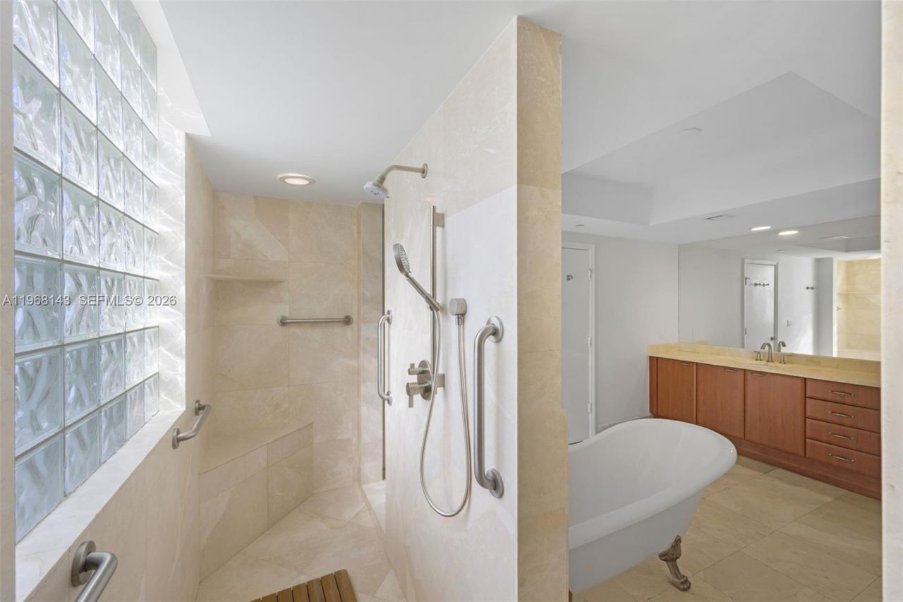 3301 NE 183, Unit 2209, Aventura, FL 33160 Photo