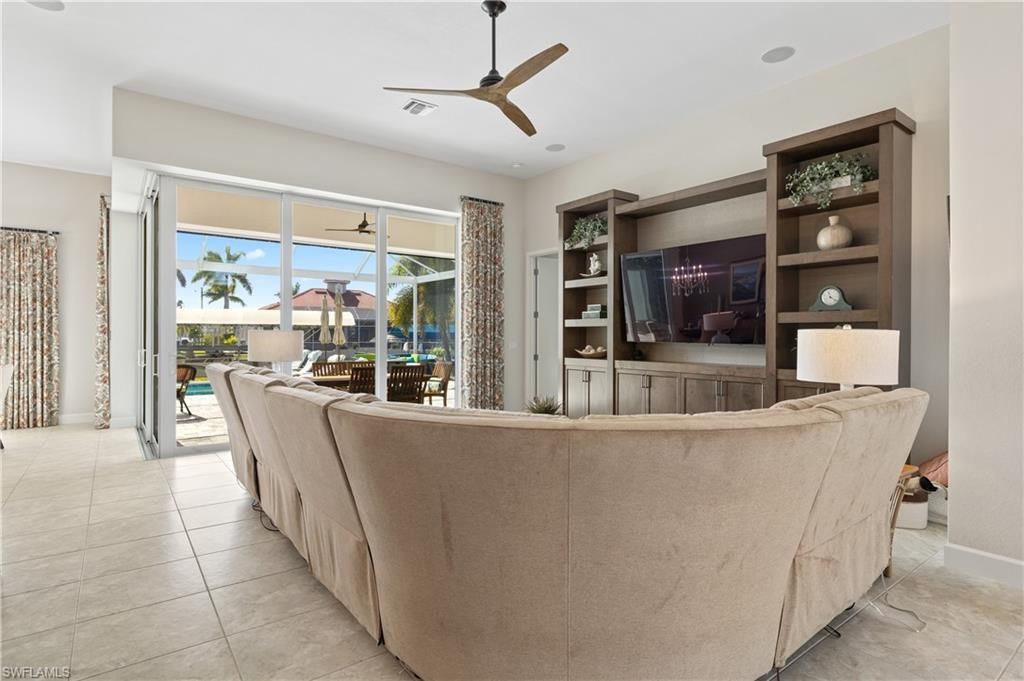 1914 SE 21st St, Cape Coral, FL 33990 Photo