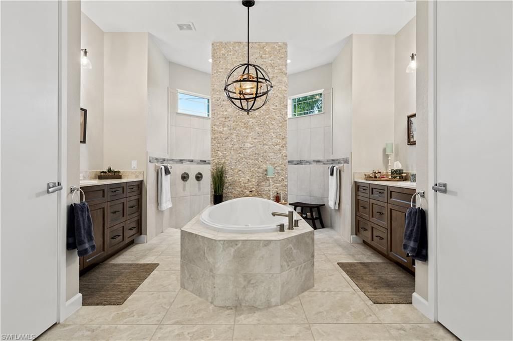 1914 SE 21st St, Cape Coral, FL 33990 Photo