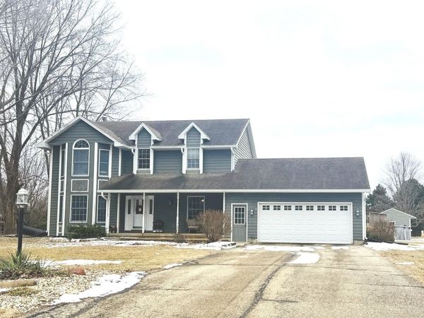 10151 E Hickory Ridge Drive, Rochelle, IL 61068