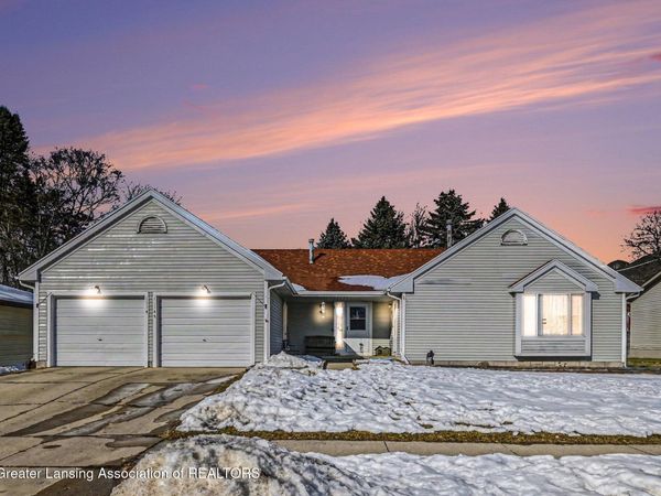 1114 N Chimney Hill Drive, DeWitt, MI 48820