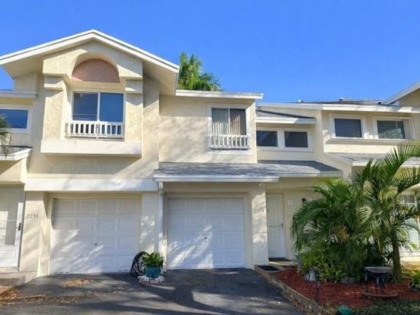 2253 W Discovery Circle, Unit 2253, Deerfield Beach, FL 33442
