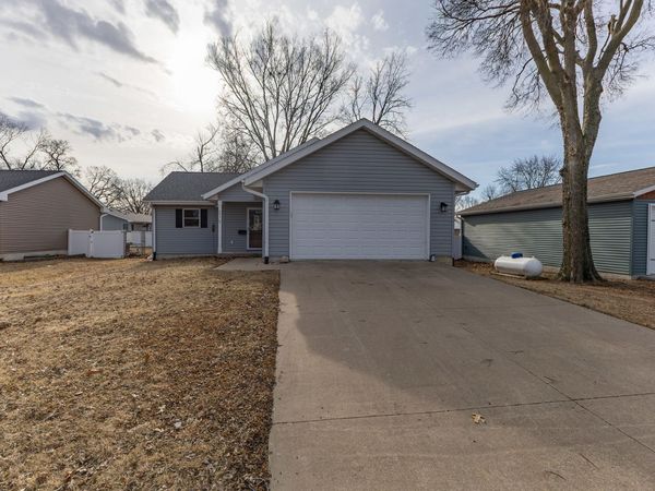 603 4th Street , Camanche, IA 52730