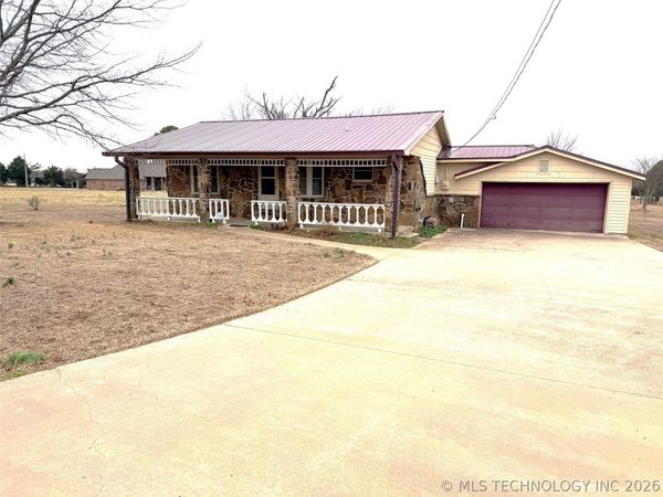 2009 N Hillcrest Drive, Henryetta, OK 74437