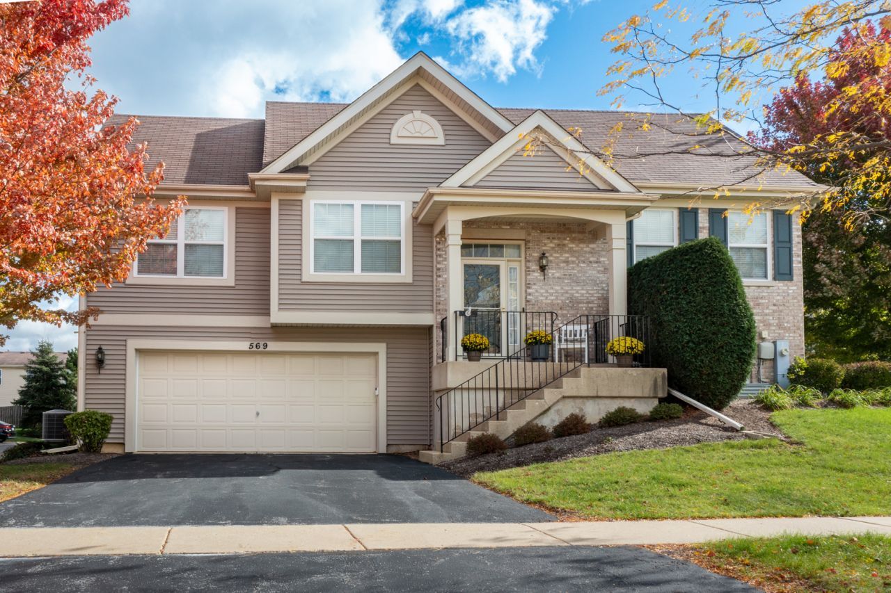569 Treble Lane, Volo, IL 60073 Main Photo