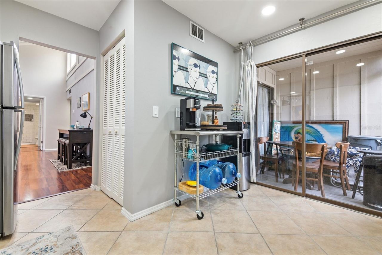 2224 Bahia Vista Street, Unit E6, Sarasota, FL 34239 Photo