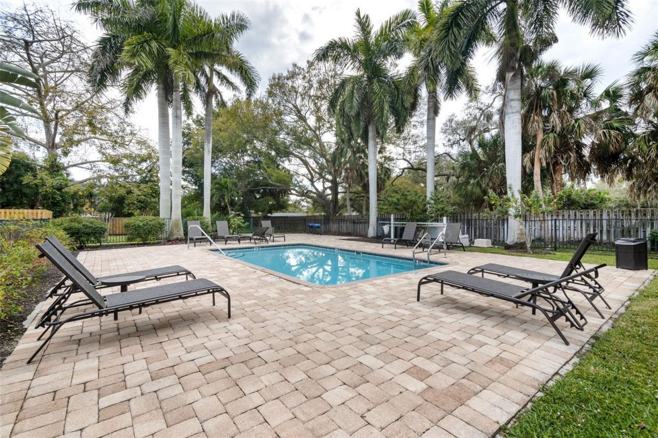 2224 Bahia Vista Street, Unit E6, Sarasota, FL 34239 Photo