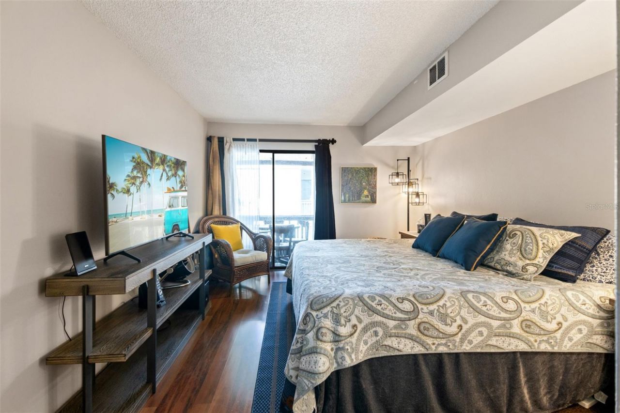 2224 Bahia Vista Street, Unit E6, Sarasota, FL 34239 Photo