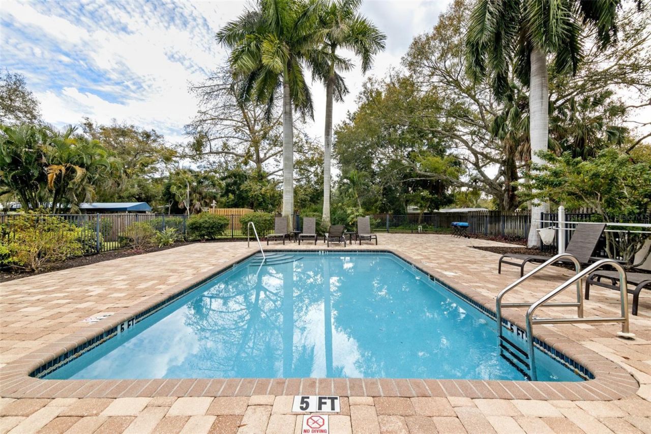2224 Bahia Vista Street, Unit E6, Sarasota, FL 34239 Photo