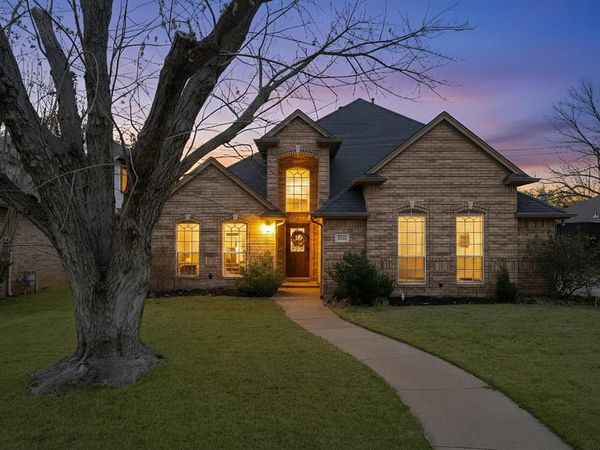 1068 Rosewood Drive, Grapevine, TX 76051